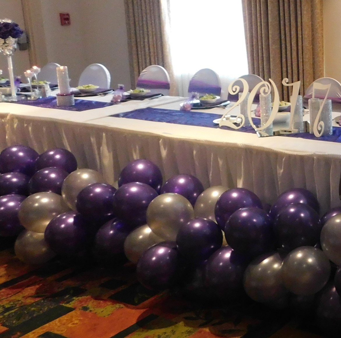 Purple balloon head table